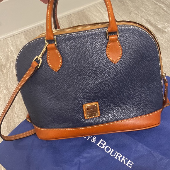Dooney and Bourke purse - Picture 8 of 8